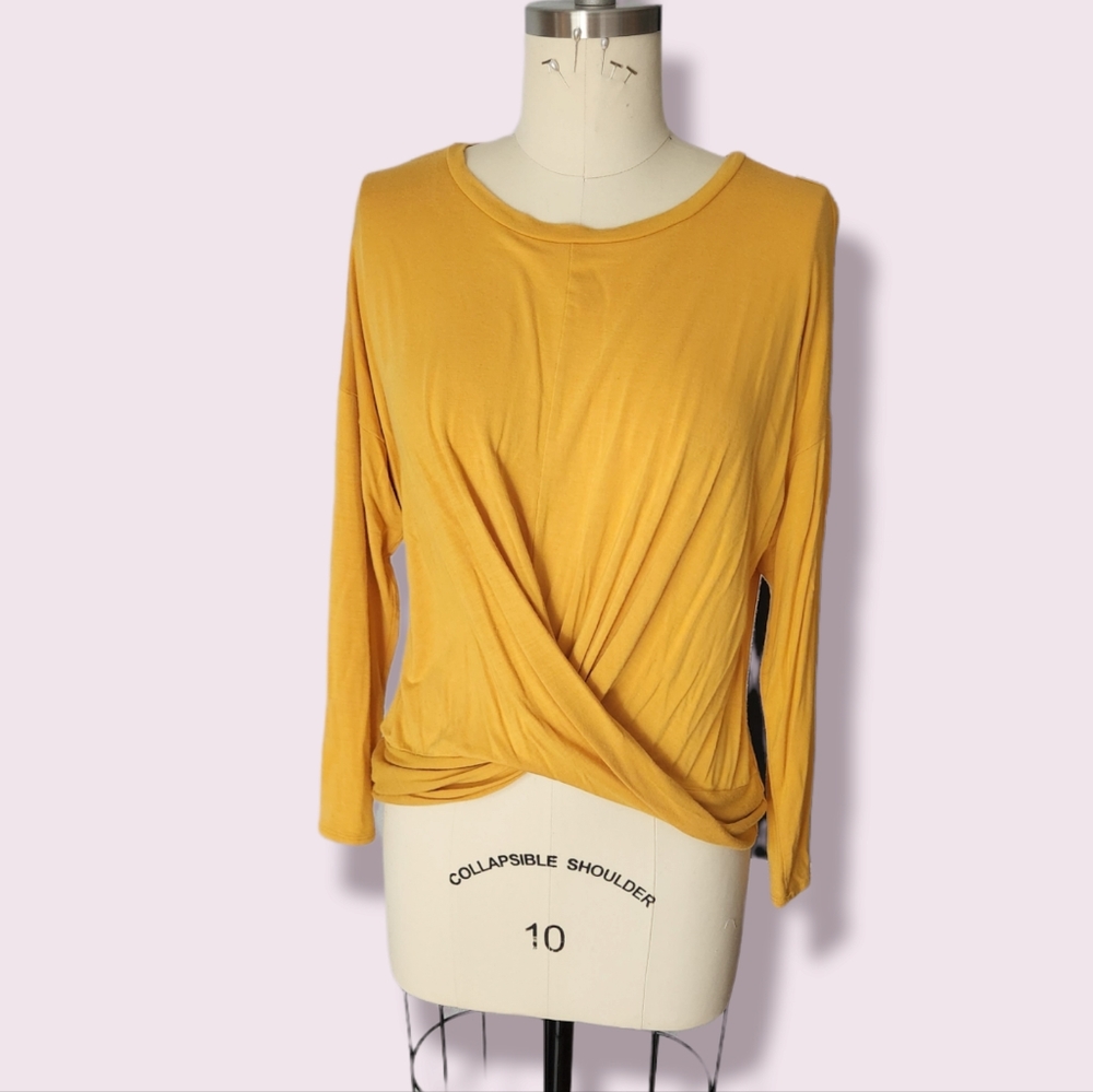 🌈 2/$10- Long Sleeved Mustard Top